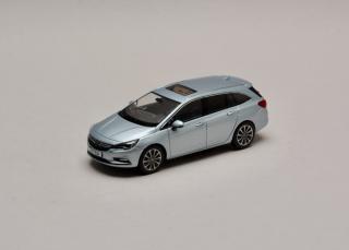Opel Astra 2018 světle modrá metalíza 1:43 i-scale