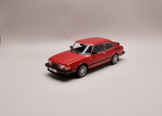 Saab 900 GL 1981 červená 1:18 MCG