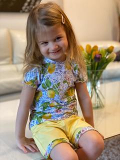 Dívčí komplet tričko a kraťasy GUESS, motiv citrony Barva: Mix barev, Velikost: 92