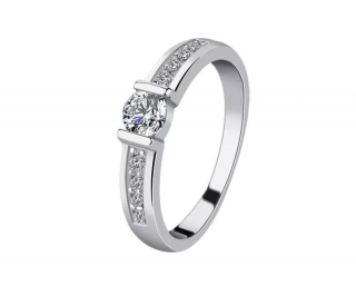 OLIVIE Stříbrný zásnubní prsten 7207 Velikost prstenů: 7 (EU: 54-56)