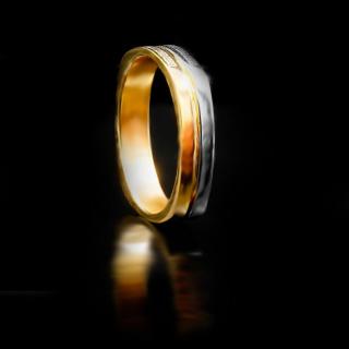 Hranatý prsten s Řeckým vzorem ve zlato stříbrném provedení - Chirurgická ocel  + Doprava zdarma + Dárkové balení zdarma Velikost prstenu: 18 (8)