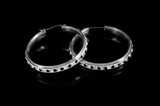 Náušnice kruhy s černými krystalky - Chirurgická ocel  + Doprava zdarma + Dárkové balení zdarma