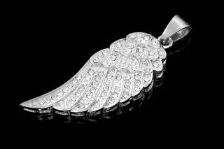 Přívěsek andělské křídlo ve větším provedení - Chirurgická ocel se zirkony  + Doprava zdarma + Dárkové balení zdarma
