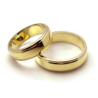 2 snubní prstýnky - svatební dekorace, zlatá barva