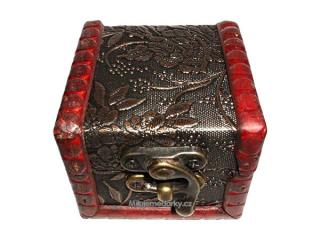 Dřevěná mini truhlička s ornamenty čtvercová