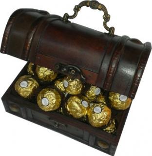 Střední dřevěná dárková truhla naplněná pralinkami Ferrero Rocher