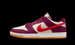 Nike SB Dunk Low  Barely Rose X Skate Like a Girl  Velikost: 40.5