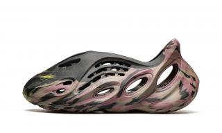 Yeezy Foam RNR MX "Carbon" Velikost: 40.5