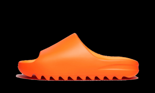 Yeezy Slide  Enflame Orange  Velikost: 37