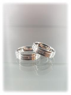 Ocelové snubní prsteny s matným pruhem se zirkony