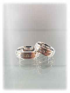 Ocelové snubní prsteny s měděnými linkami a zirkony