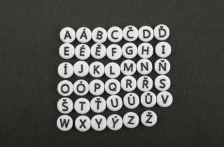Akrylové korálky 2. jakost písmeno s českou diakritikou MIX bíločerné 7x4mm 50gramů cca 400 kusů v balení