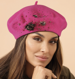 Dámský baret zimní růžový s kamínky a bižuterními aplikacemi - Akam Velikost: Unisize (S-XL)