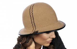 Dámský béžový vlněný klobouček - Buvis Velikost: Unisize (S-XL)
