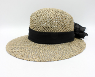Slaměný klobouček z mořské trávy s černou mašli  - Fiebig 1903 Velikost: 55 cm  (S)