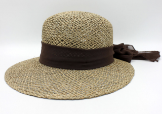 Slaměný klobouček z mořské trávy s hnědou mašli - Fiebig 1903 Velikost: 57 cm (M)