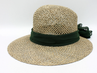 Slaměný klobouček z mořské trávy s zelenou mašli  - Fiebig 1903 Velikost: 55 cm  (S)