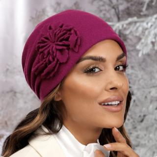 Fuchsiová zimní dámská čepice s květem W-0769/325