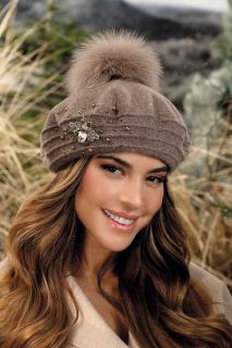 Luxusní hnědý zimní baret s bambulí zdobený bižuterií W-0807
