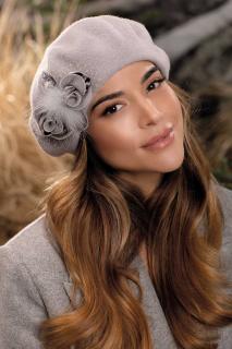 Šedý dámský zimní baret s květem W-0834/529