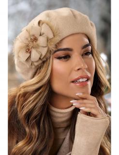 Zimní dámský baret se srstěnou ozdobou W-0758/284 světle béžový