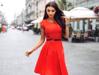 Jednoduché společenské šaty Gréta červené 36