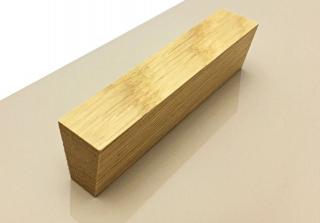 Úchytka Hubert dub lakovaný Rozteč: 320 mm