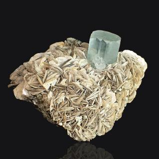 Akvamarín z Pákistánu 100x95x56mm, krystal: 30x24mm