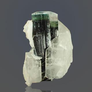 Elbait (turmalín) z Pákistánu  55x45mm,  krystal: 55x20mm