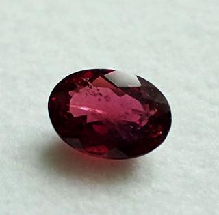 Granát Rhodolit 8x6mm Váha: 1,03ct