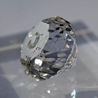 Křišťál + skoryl, chlorit z  Vysočiny 20x20x16mm Váha: 34.34ct  /VIDEO/