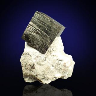 Pyrit ze Španělska 67x50mm, velikost krystalu: 26x26mm