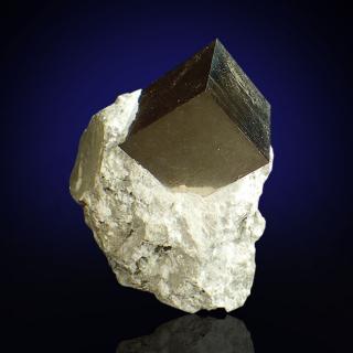 Pyrit ze Španělska 75x71m, velikost krystalu: 22x21mm 