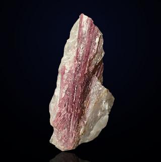 Rubelit (turmalín) z Brazílie 107x35x53mm