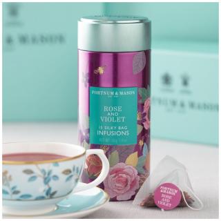 FORTNUM &amp; MASON bylinný čaj RŮŽE a FIALKA 15 hedvábných pyramid (plechovka)