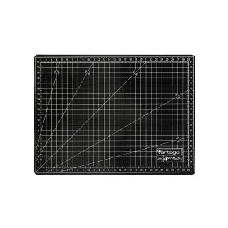 Řezací podložka A4, 3mm s mřížkou v CM černá