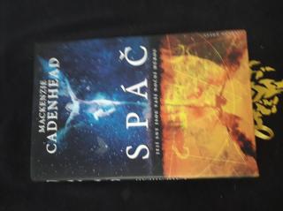 CADENHEAD, Mackenzie: Spáč