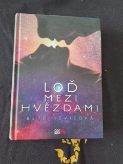 Loď mezi hvězdami