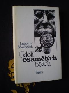 Lubomír Macháček - ÚDOLÍ OSAMĚLÝCH BĚŽCŮ
