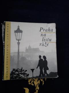 Praha na listu růže
