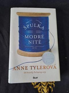 Špulka modré nitě
