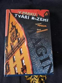 V parku tváří k zemi