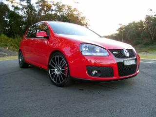 VW LY3D Tornado Red barva naředěná, 1 litr (VolKSWAGEN LY3D, L Y3D nemetalická barva pod lak)