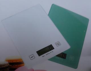 Digitální kuchyňská váha se skleněnou plochou do 5kg Barvy: zelená