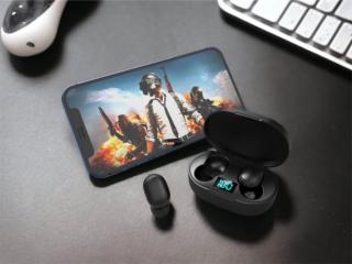 Bezdrátová bluetooth sluchátka s nabíjecím pouzdrem E6S Barva: Černá