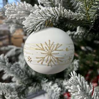 SKLENENÁ VIANOČNÁ OZDOBA - BIELA GUĽA S VLOČKOU (7 CM)