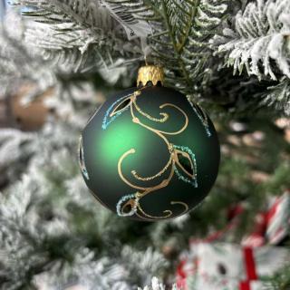 SKLENENÁ VIANOČNÁ OZDOBA - ZELENÁ GUĽA S ORNAMENTAMI (9 CM)