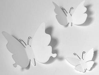 Motýlci bílí 3D samolepicí dekorace z polypropylenu