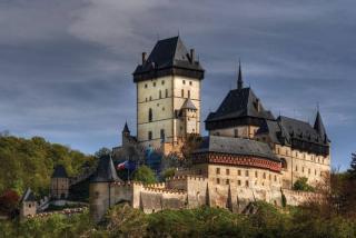 Pětidílná vliesová fototapeta Karlštejn, rozměr 375x250cm, MS-5-0032