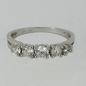 Elegantní zlatý prsten Z70-065 váha: 2.40 g, Velikost: 57, ryzost: Au 585/1000